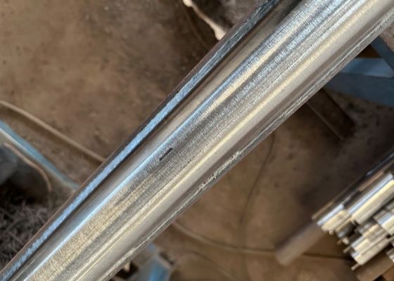 Tabung dengan sirip internal dari stainless steel yang dicat untuk penukar panas